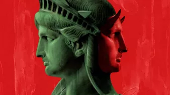L'image représente une interprétation artistique de la Statue de la Liberté. On y voit une silhouette stylisée de la statue, déclinée en vert, avec un fond rouge vibrant. La statue est présentée de profil, et une seconde silhouette, plus sombre et rougeâtre, est superposée à celle en vert, suggérant une dualité ou une dualité de perspectives. Cette composition évoque des thèmes de liberté et d'identité, tout en jouant sur des contrastes de couleurs saisissants.